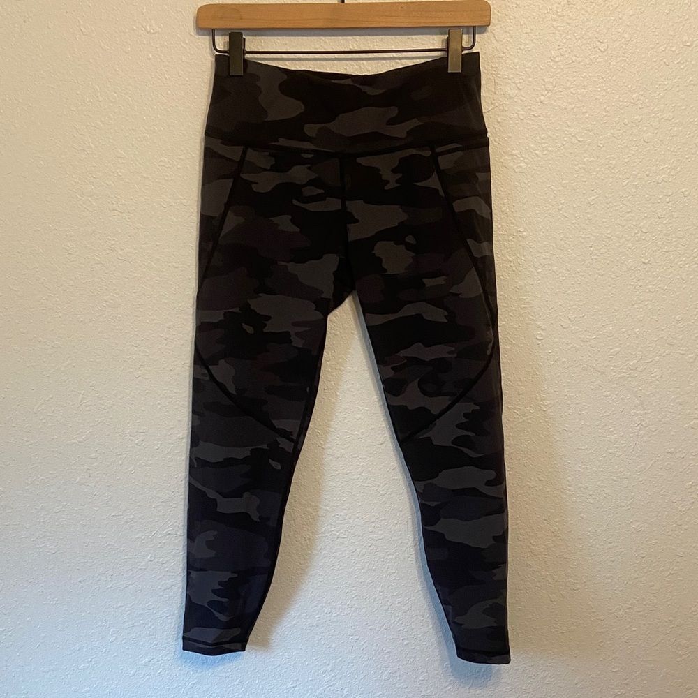 Sweaty Betty Gray & Black Camo Print Power 7/8 Leggings Size Small
